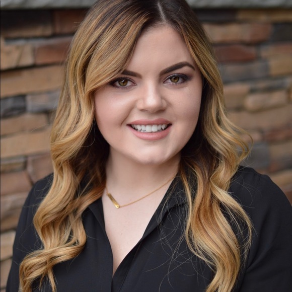 Meet your Posher, Lauren - Picture 2 of 2